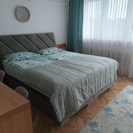 Ul.powstania Wielkopolskiego 18 *